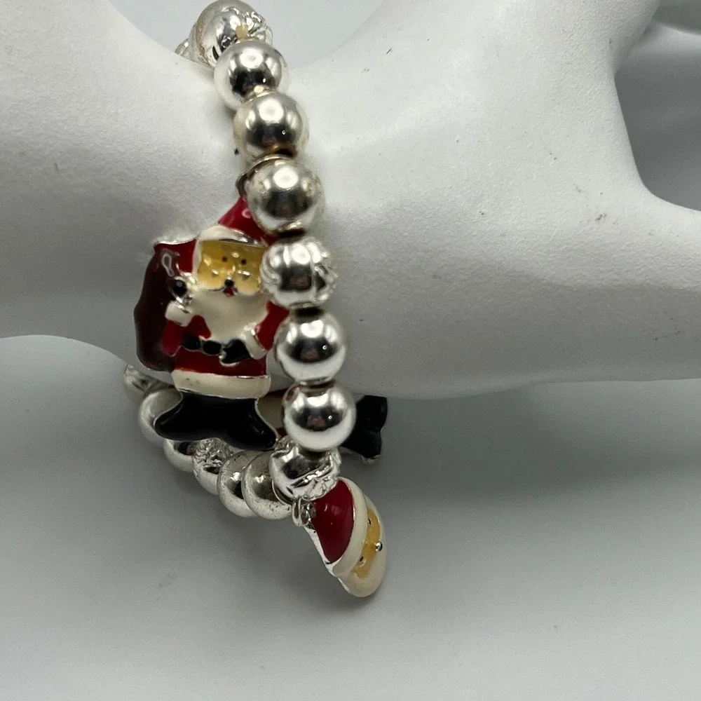 Christmas‎ Stretch Bracelet Silver Tone Beads Enamel Santa Charms